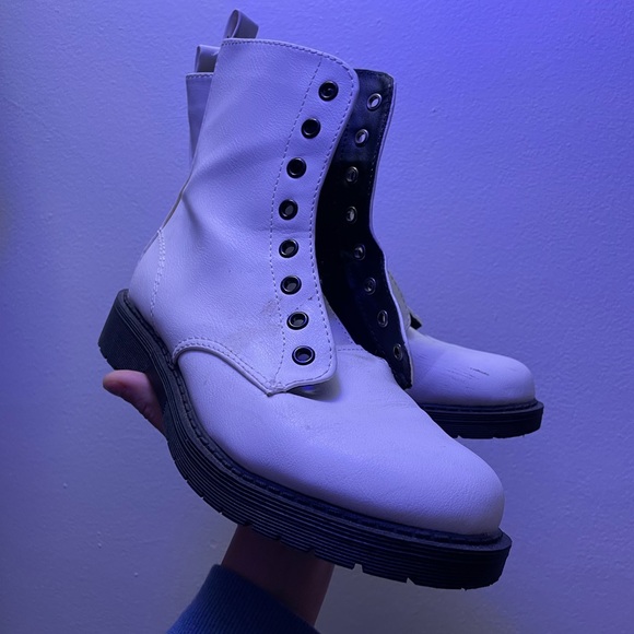 Upcycled Zip-Up White Time and Tru Combat Boots (Size 7) - Picture 2 of 6